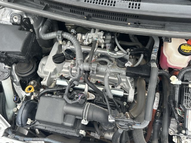 Used 2015 Silver Toyota Three image 29