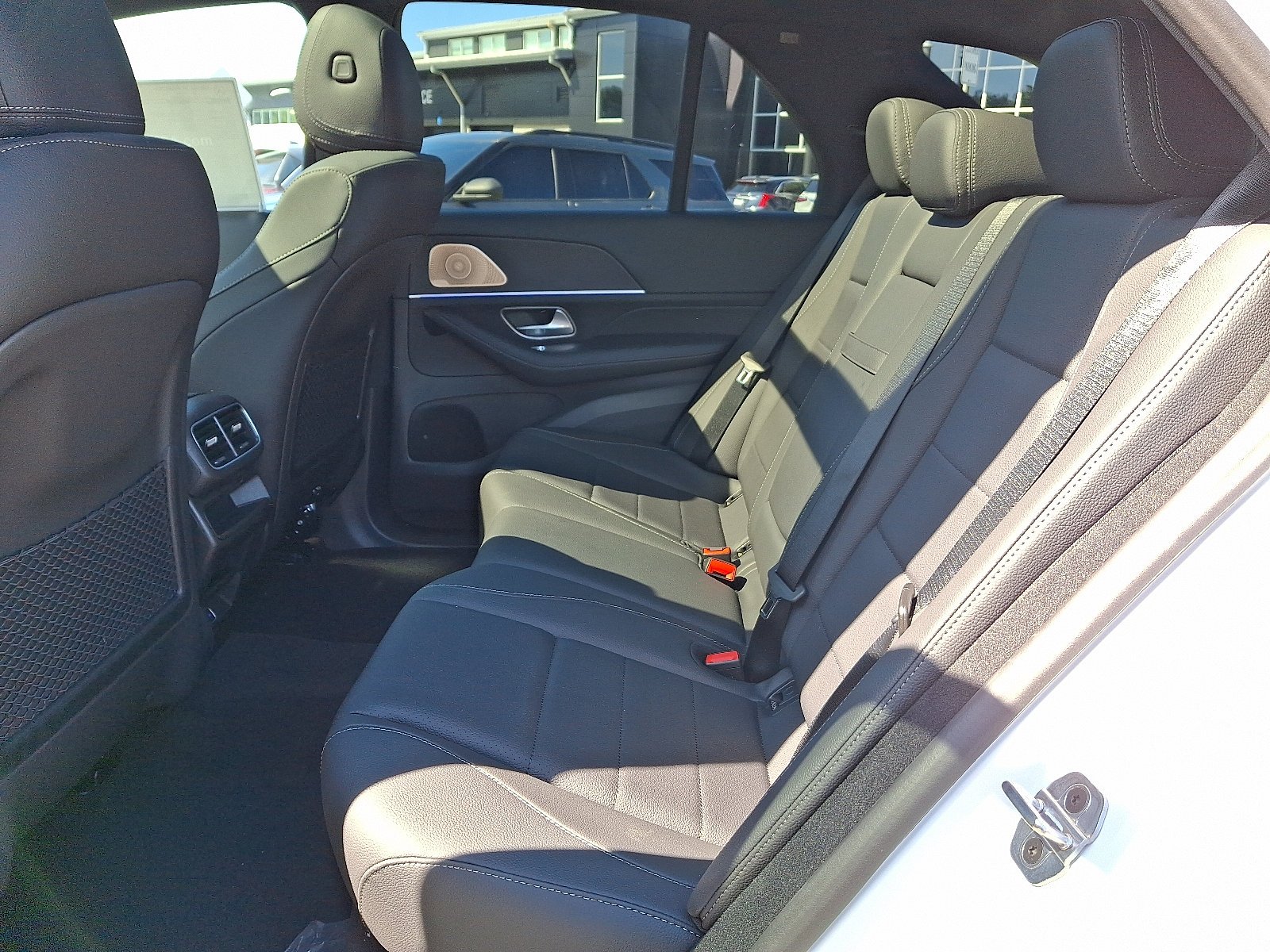 New 2026 MANUFAKTUR Moonlight White Magno Mercedes-Benz GLE 350 image 6