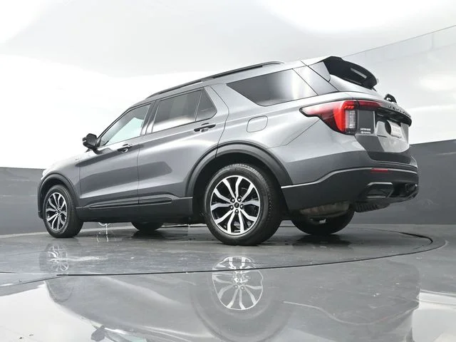 Used 2025 Gray Ford ST-Line image 35