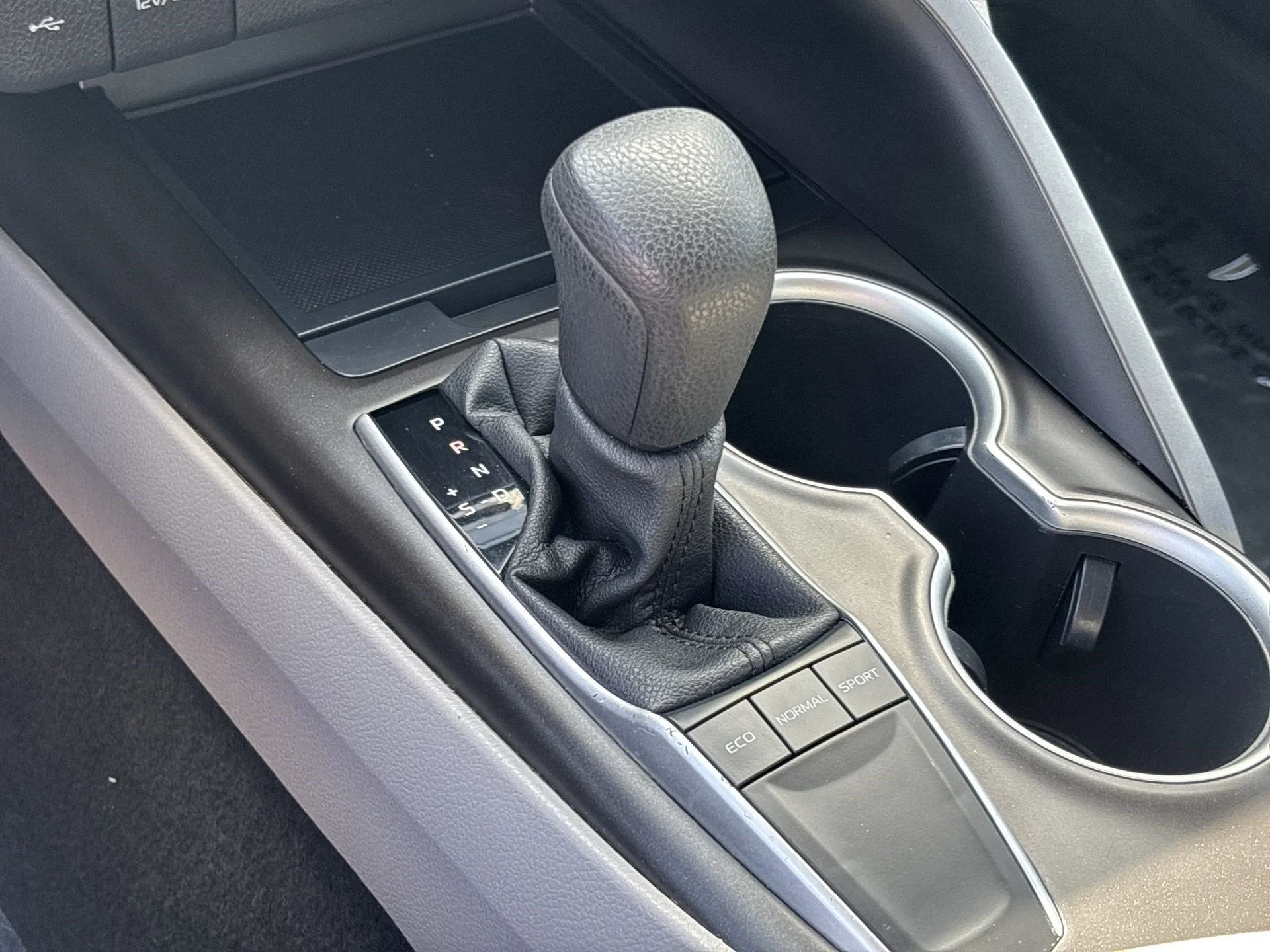 Used 2022 Predawn Gray Mica Toyota LE image 19