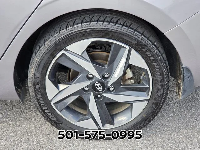 Used 2023 Silver Hyundai SEL image 18