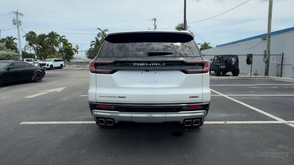 Used 2025 White Frost Tricoat GMC Denali image 7