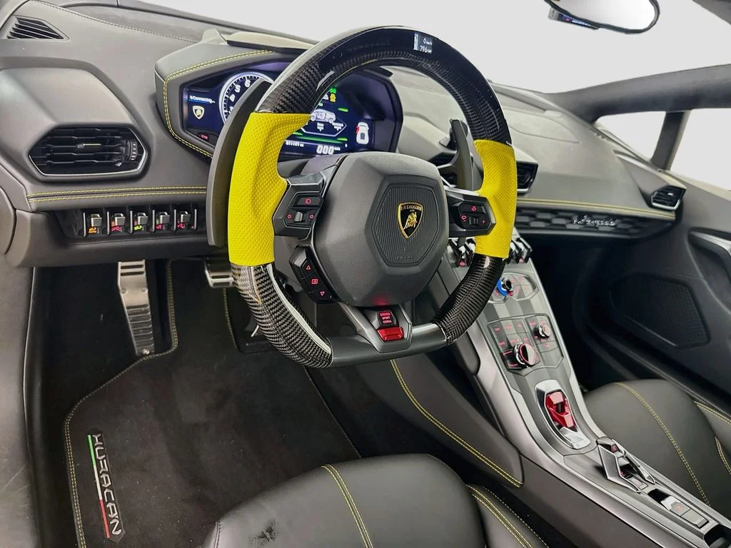 Used 2017 Yellow Lamborghini LP580-2 image 9