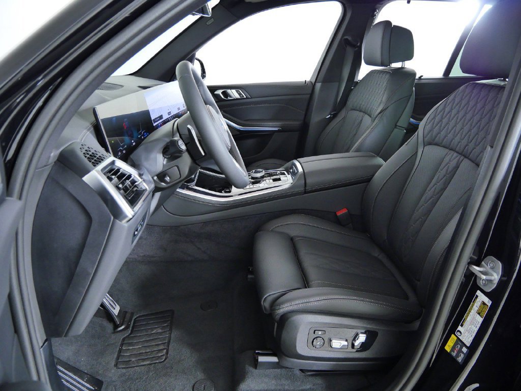 New 2026 Black Sapphire Metallic BMW xDrive50e image 32