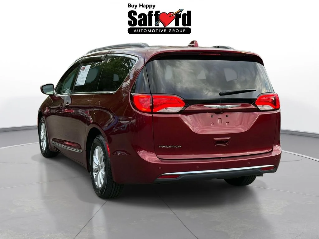 Used 2017 Red Chrysler Touring L image 5