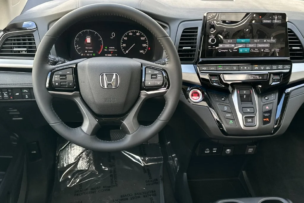 Used 2026 Modern Steel Metallic Honda Touring image 16