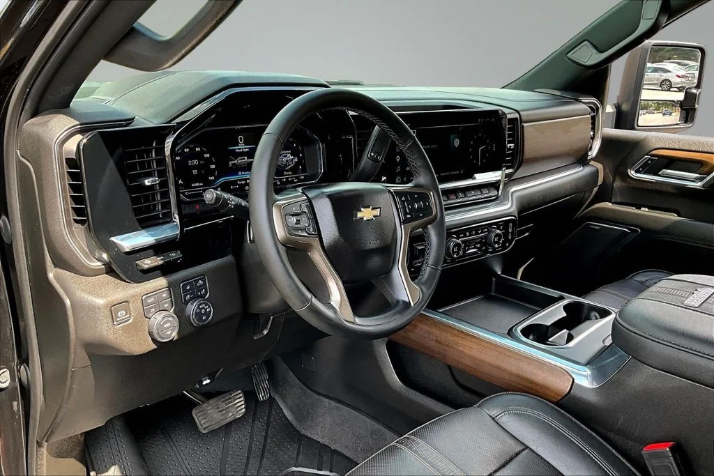 Used 2024 Black Chevrolet High Country image 18