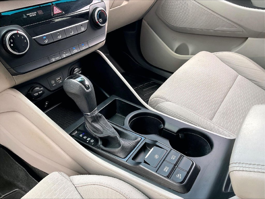 Used 2019 Black Noir Pearl Hyundai SE image 19