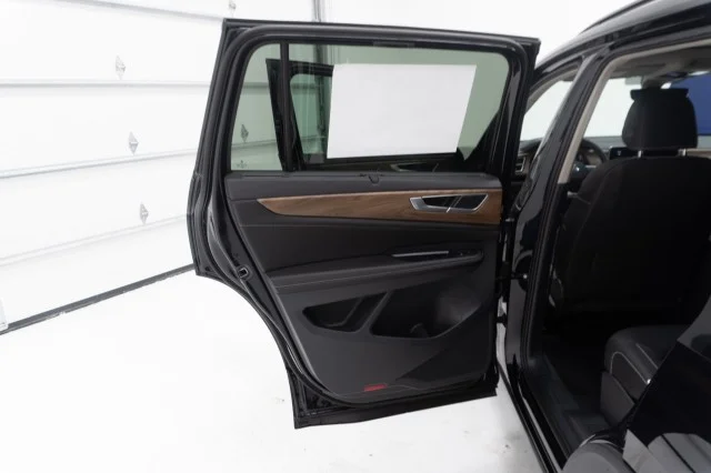 New 2026 Deep Black Pearl Volkswagen 2.0T SE w/Technology image 18