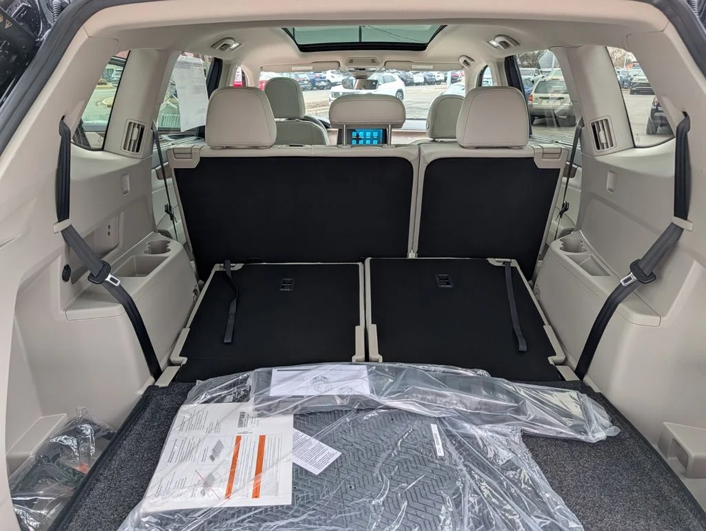 New 2026 Black Volkswagen 2.0T SE w/Technology image 15