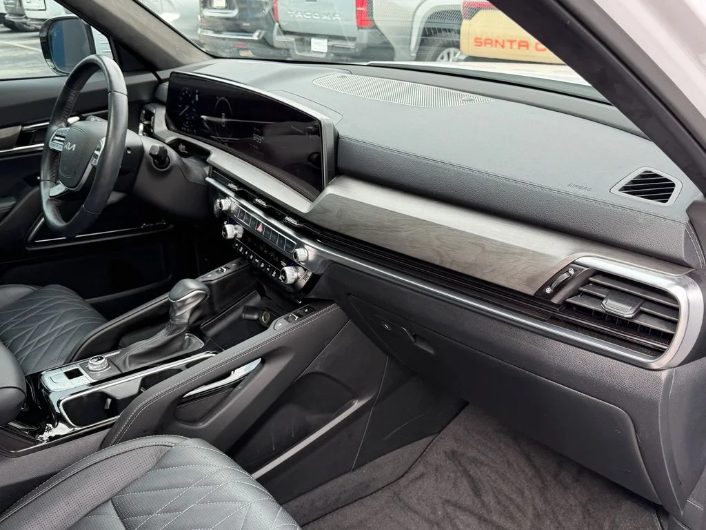 Used 2025 White Kia SX-Prestige X-Line image 17
