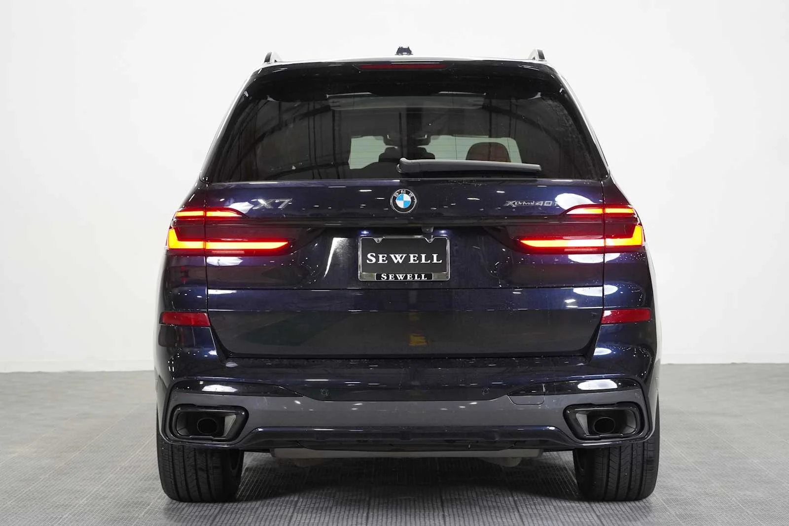 Certified Used 2024 Carbon Black Metallic BMW xDrive40i image 5