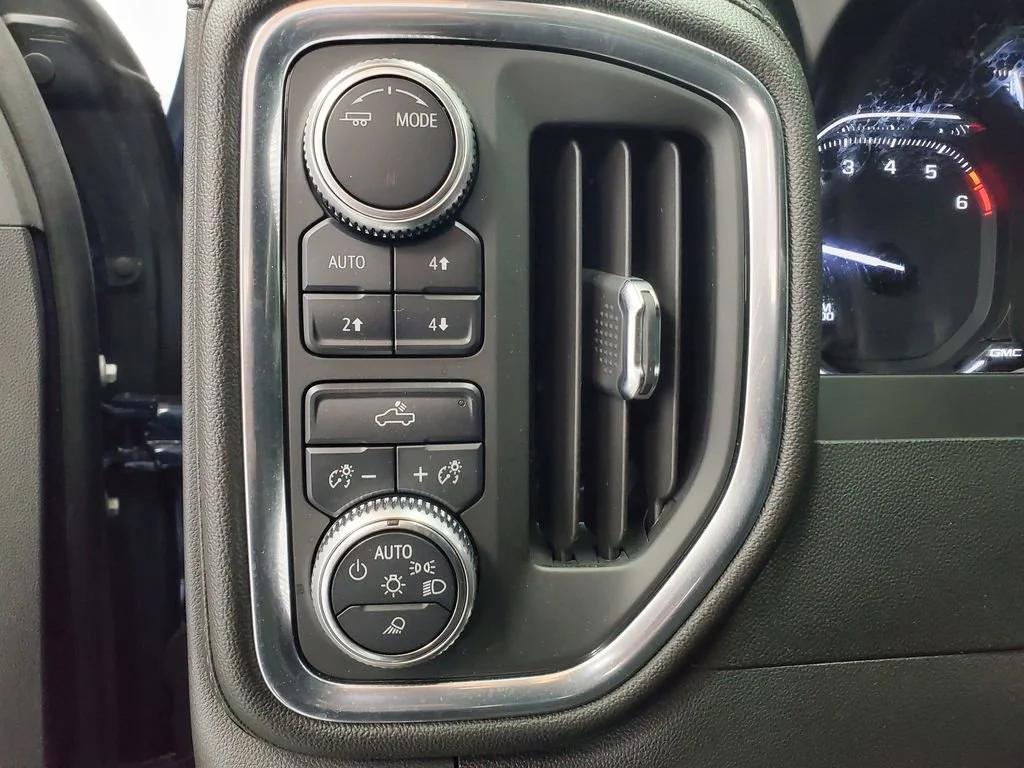 Used 2020 PACIFIC BLUE METALLIC GMC SLE image 11