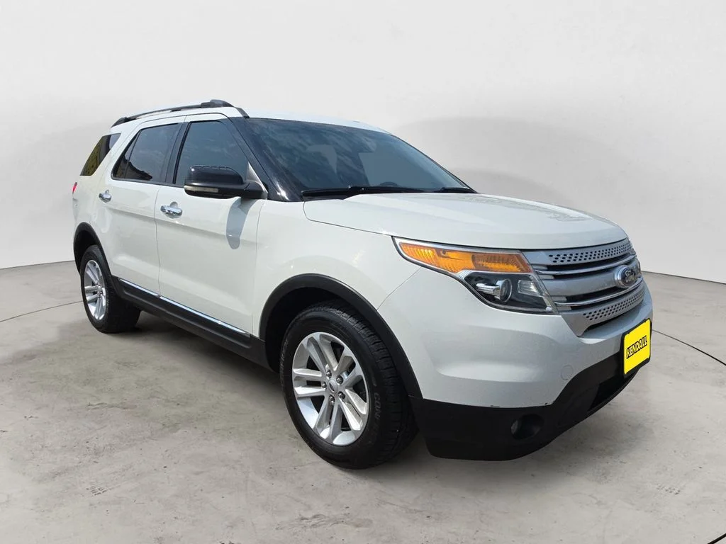 Used 2012 White Ford XLT image 3