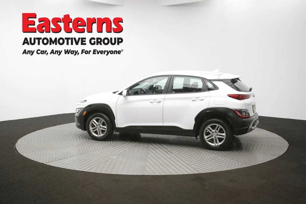 Used 2022 White Hyundai SE image 58