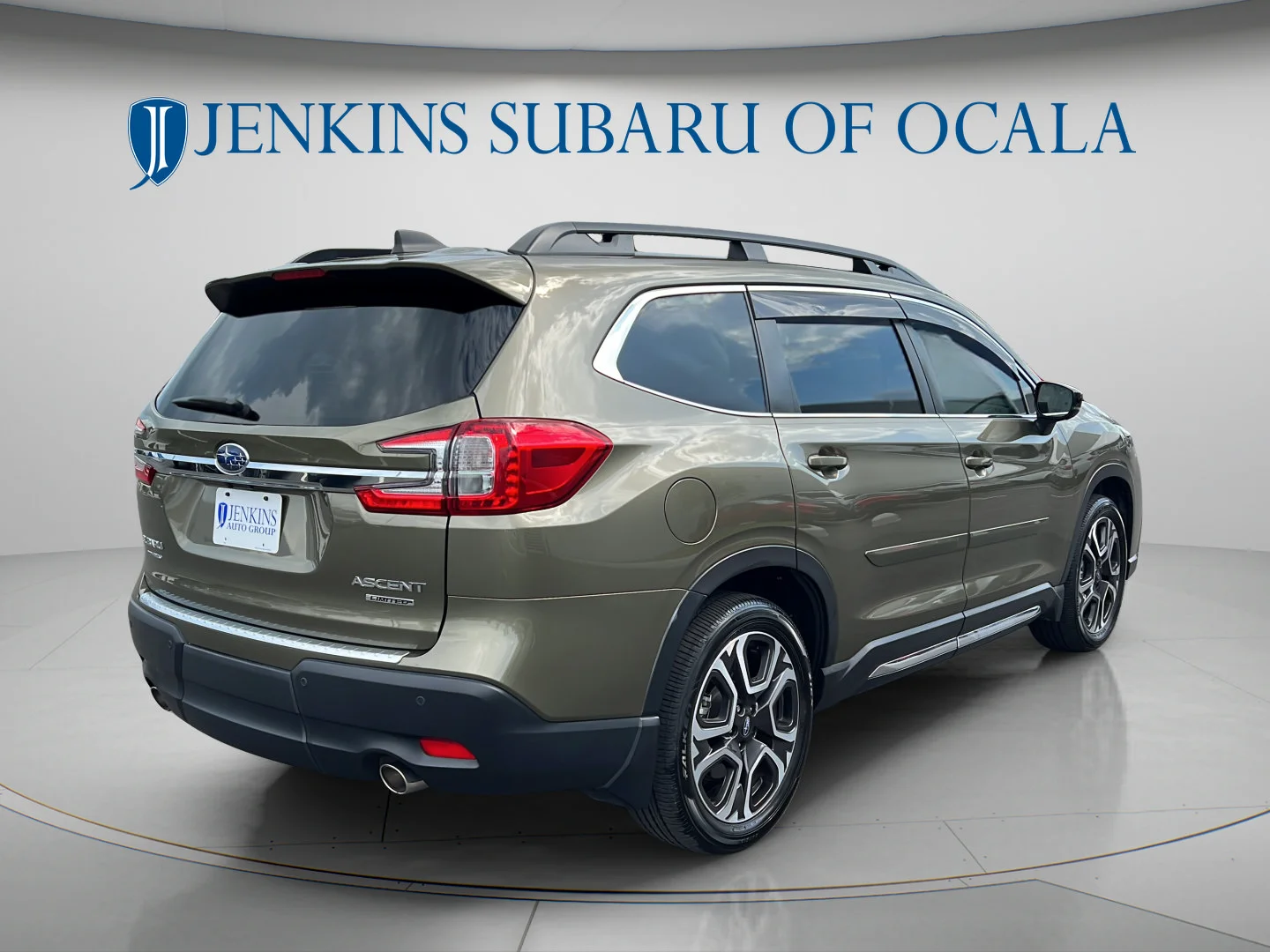 Used 2024 Autumn Green Metallic Subaru Limited image 3
