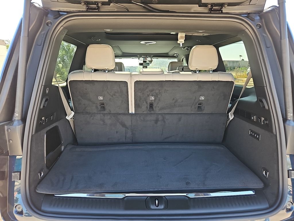 New 2026 Fathom Blue Pearl-Coat Exterior Paint (Late Availability) Jeep Summit Obsidian image 10