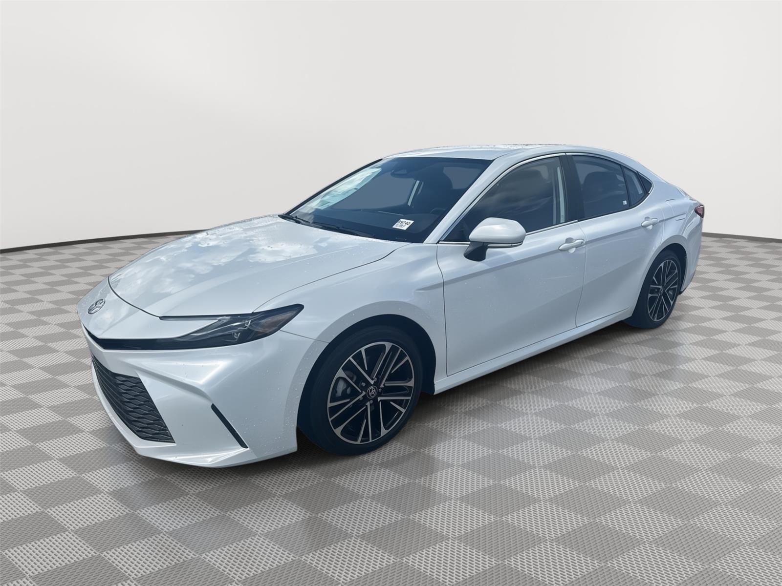Used 2025 Wind Chill Pearl Toyota XLE image 1