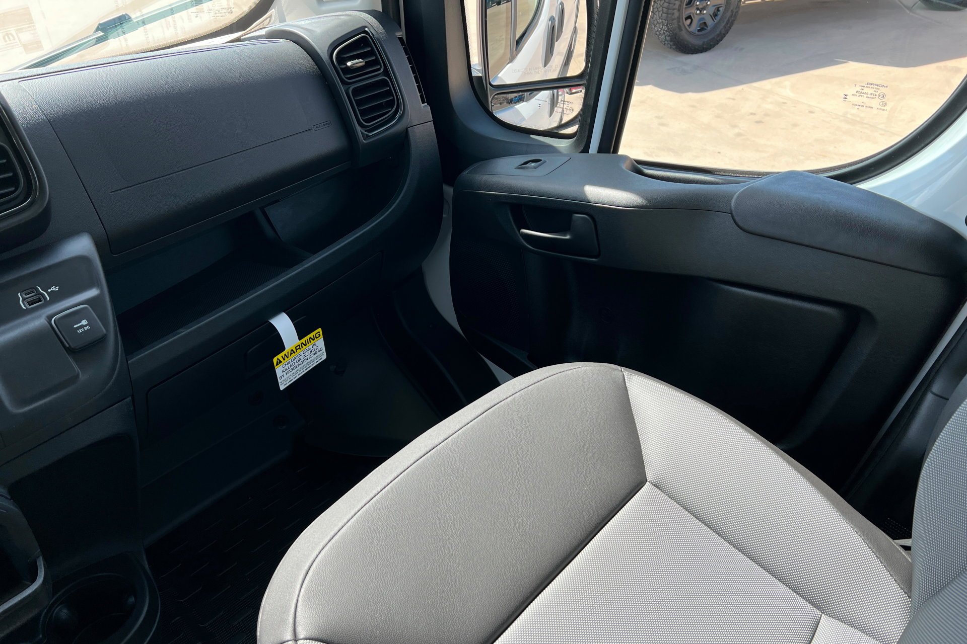 New 2026 Bright White Clear-Coat Exterior Paint RAM Tradesman image 11