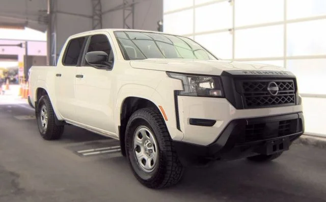 Used 2022 White Nissan S image 5