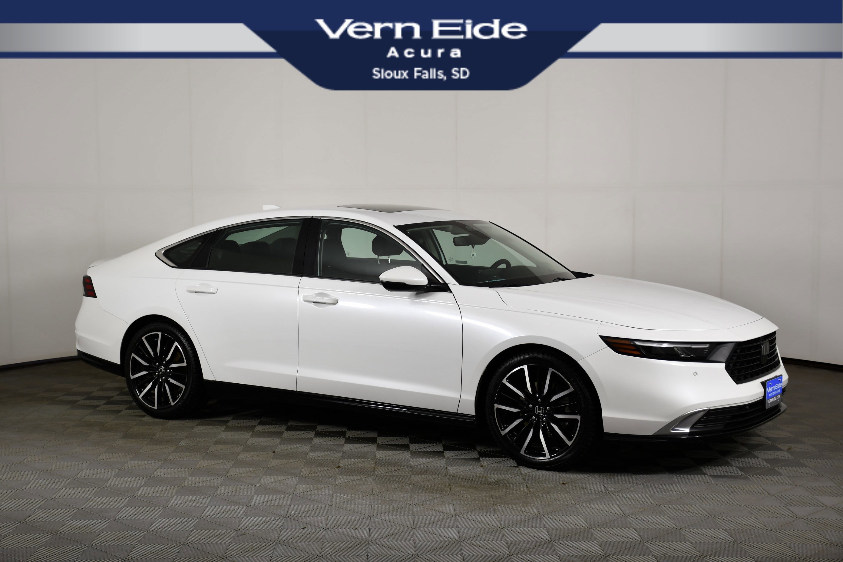 2023 Honda Accord Hybrid Touring's photo
