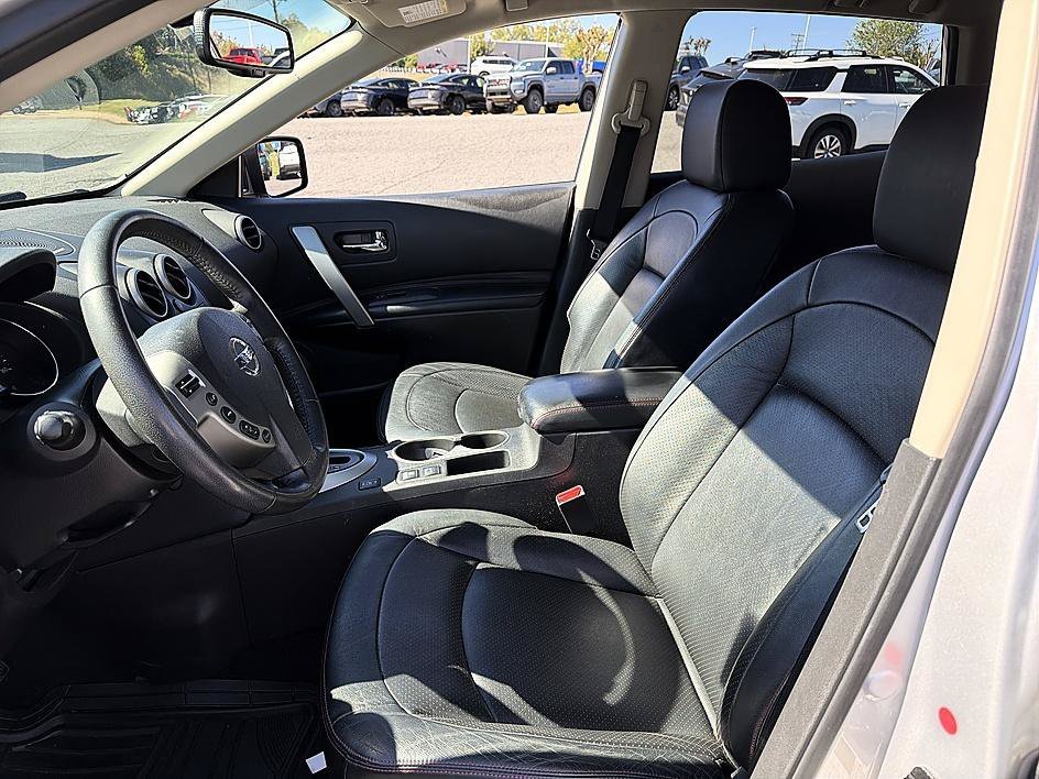 Used 2013 Brilliant Silver Nissan SL image 16