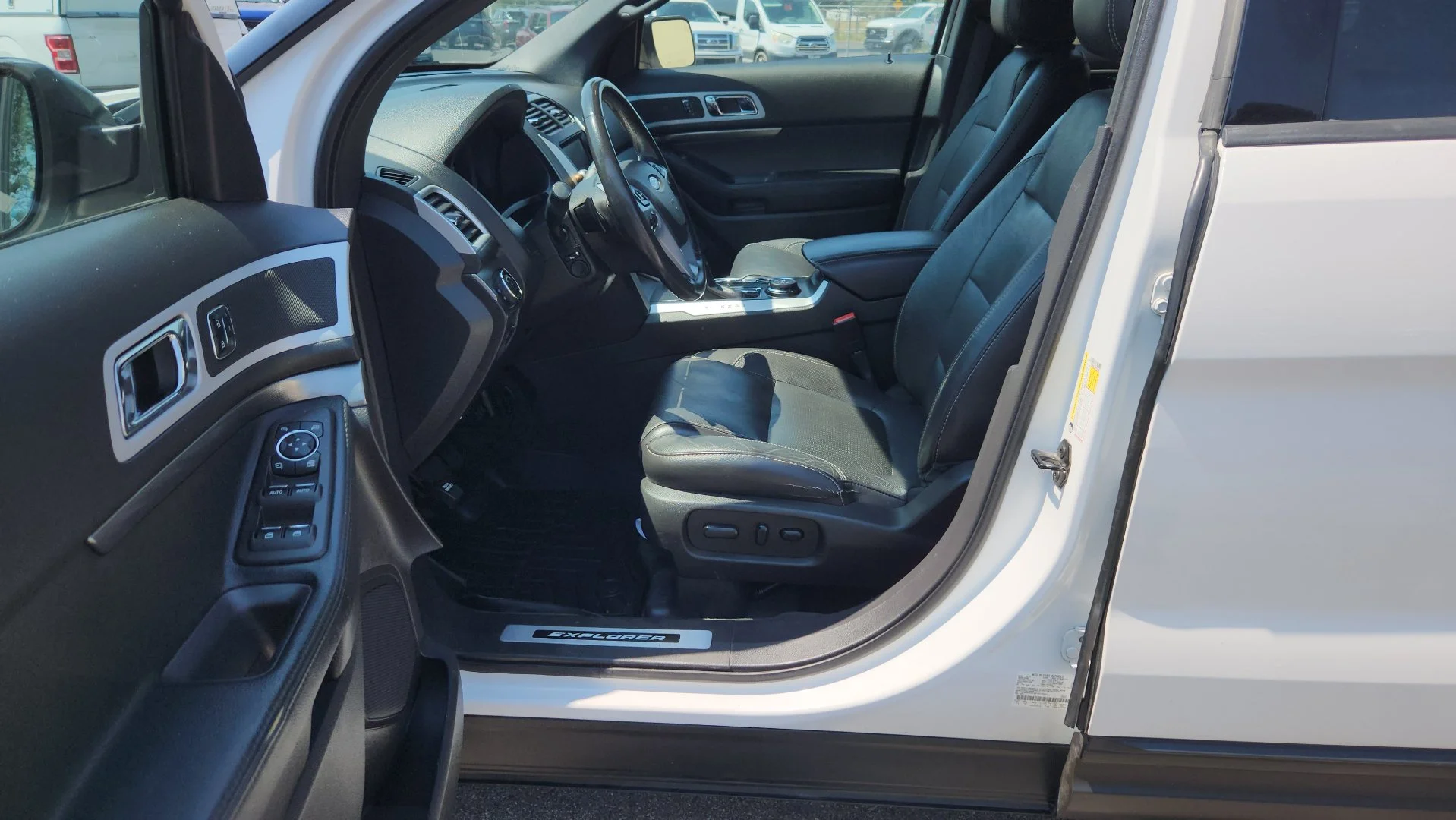 Used 2014 White Platinum Clearcoat Metallic Ford Sport image 17
