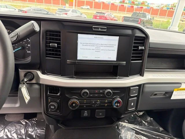 New 2027 Oxford White Ford XL image 14
