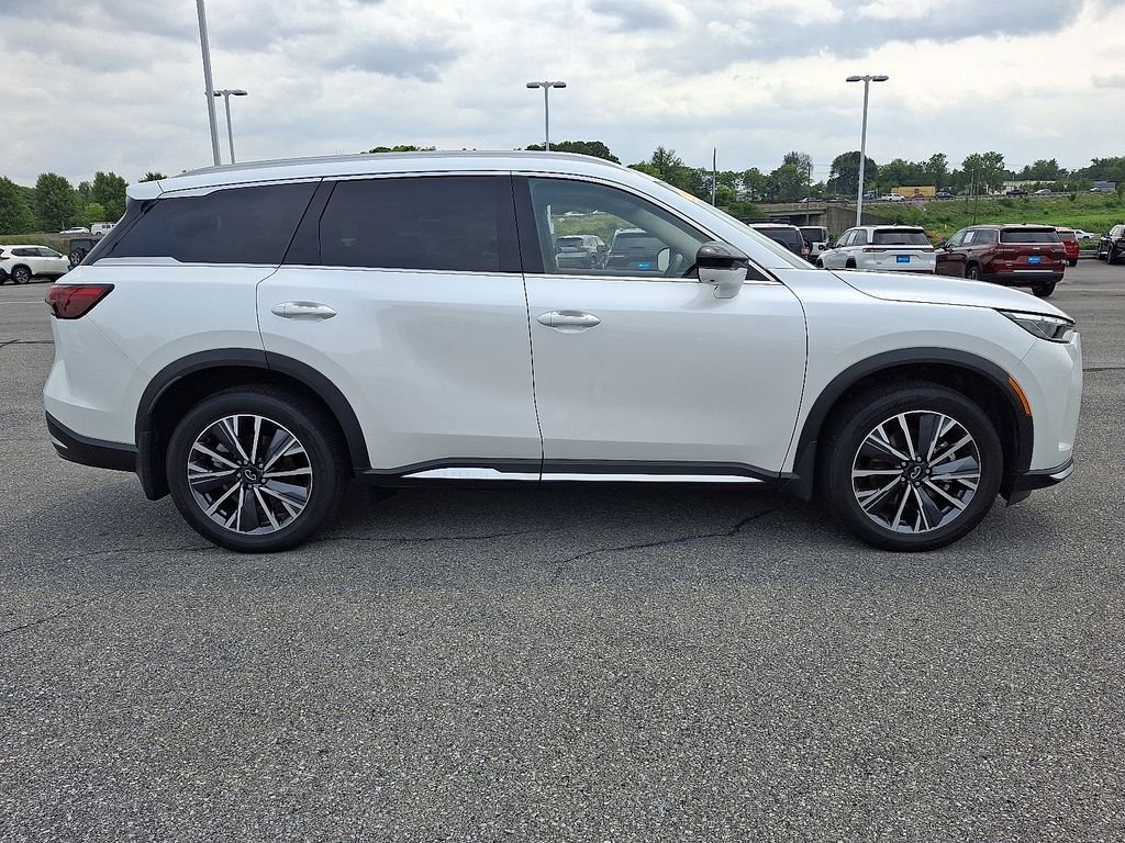 Used 2026 White INFINITI LUXE image 8