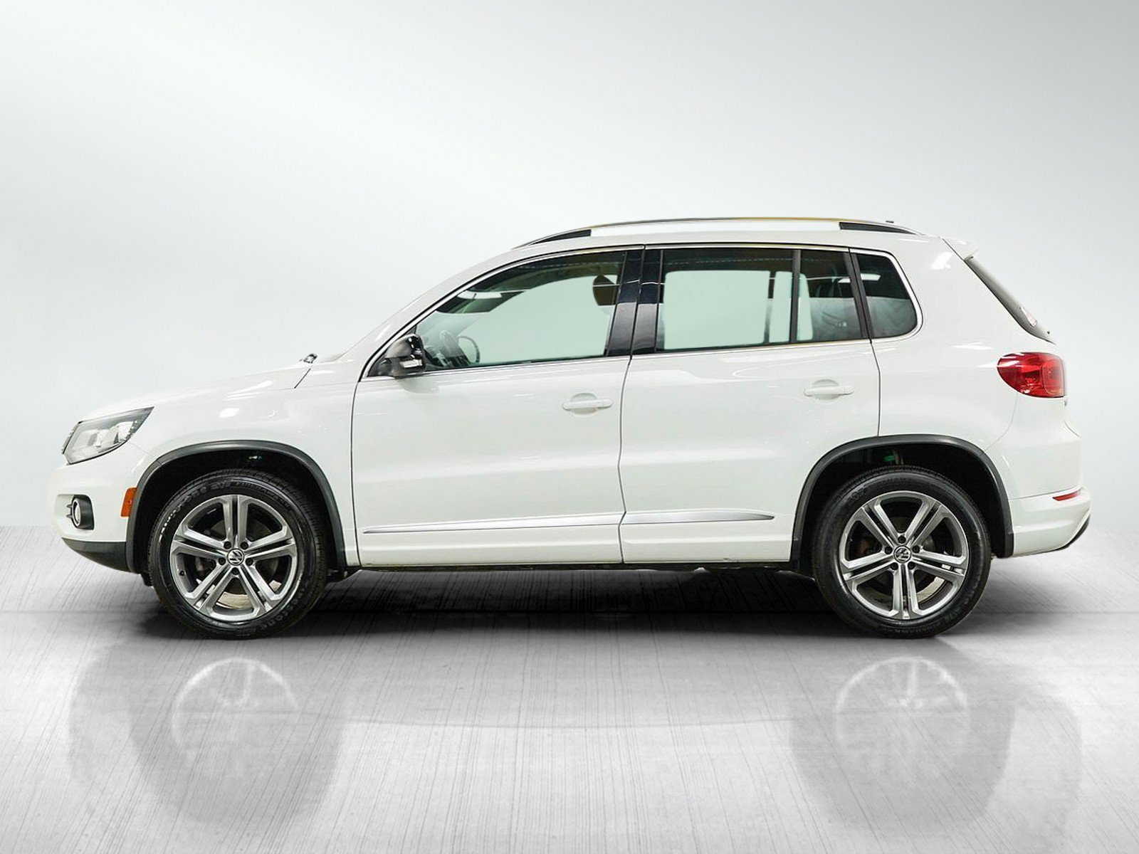 Used 2017 Volkswagen Tiguan Sport with VIN WVGUV7AX8HK021858 for sale in South Saint Paul, Minnesota