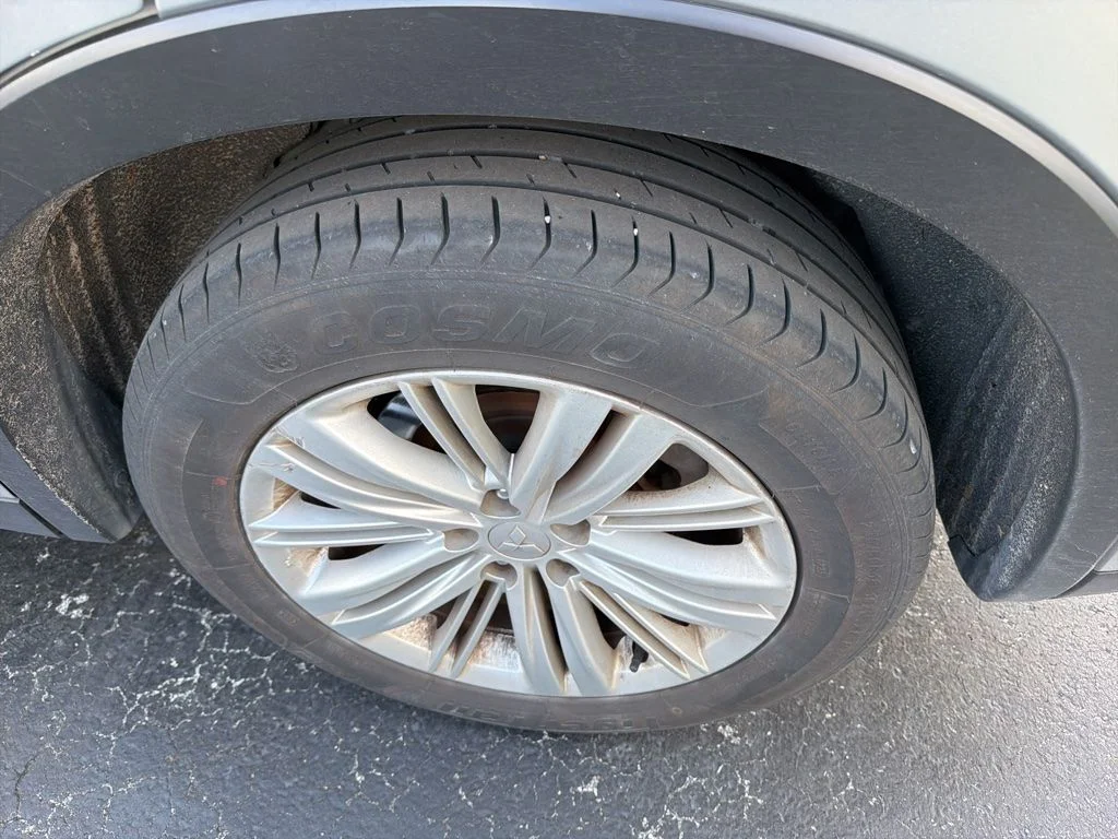 Used 2022  Mitsubishi ES image 10