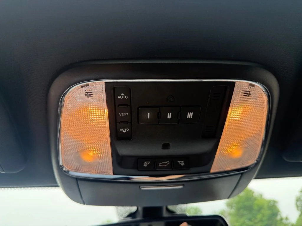 Used 2014 Silver Jeep Limited image 30