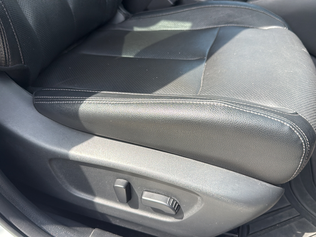 Used 2019 White Nissan SL image 18