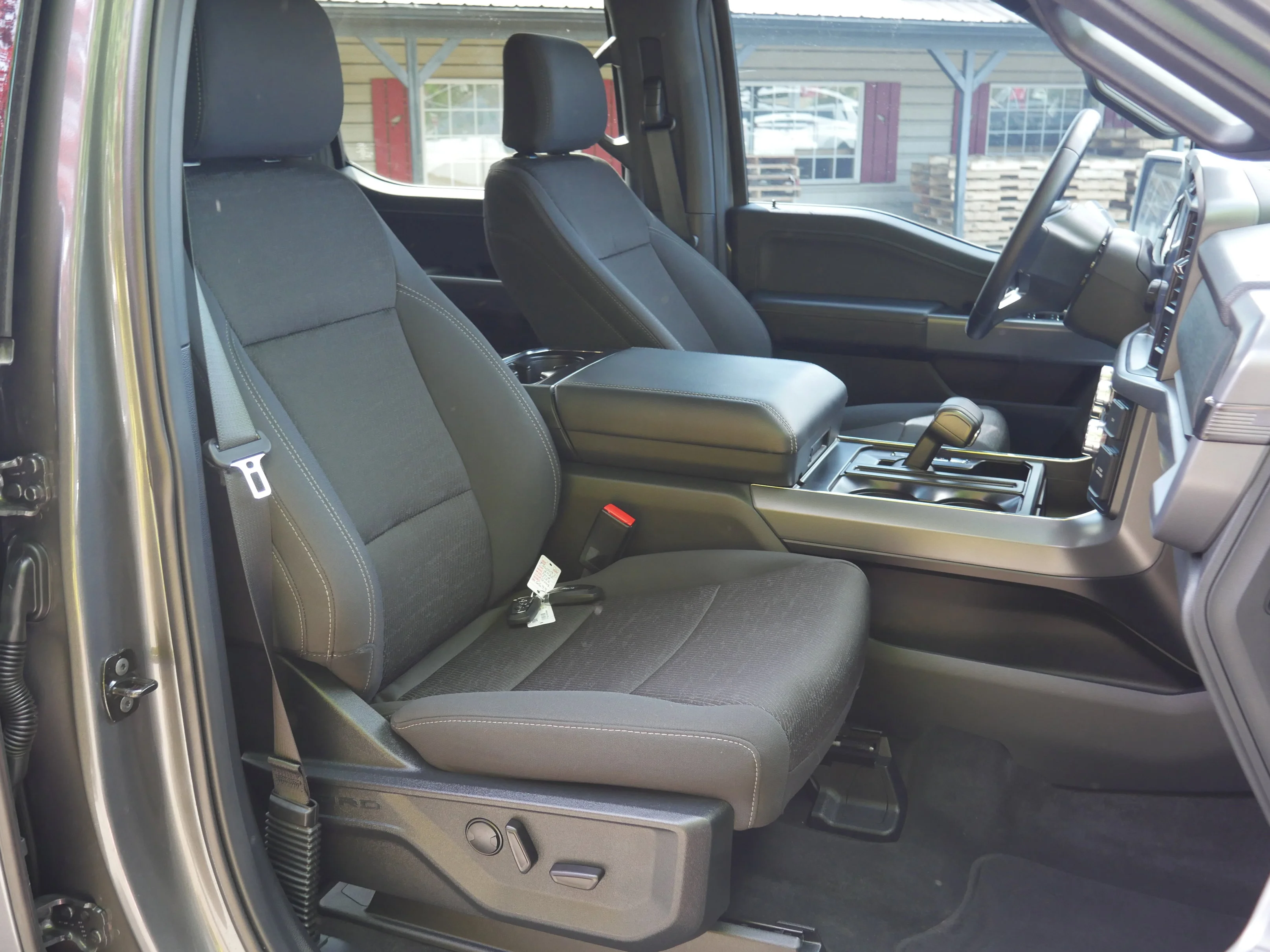 Certified Used 2025 Carbonized Gray Metallic Ford XLT image 29