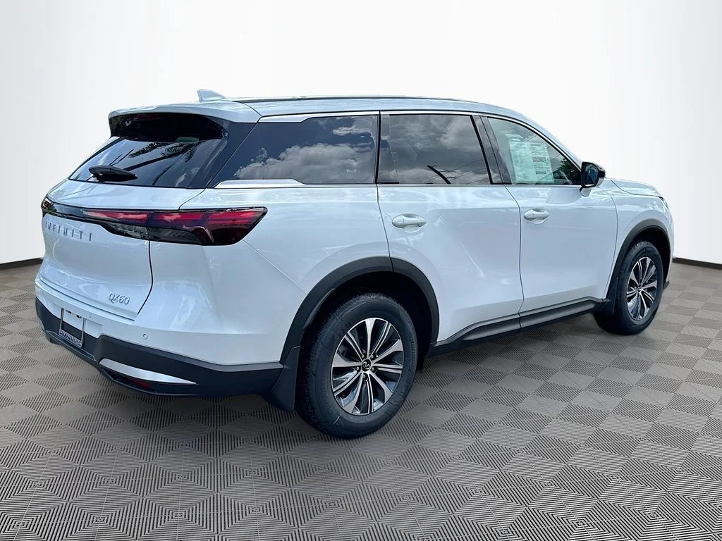 New 2027 RADIANT WHITE INFINITI Pure FWD image 5