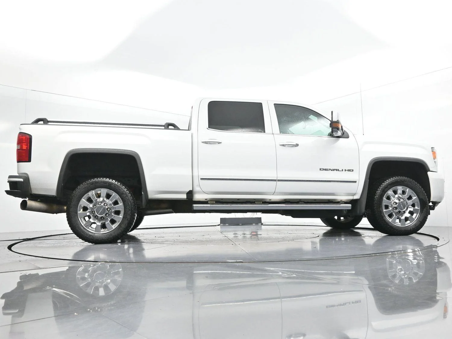 Used 2019 Summit White GMC Denali image 50