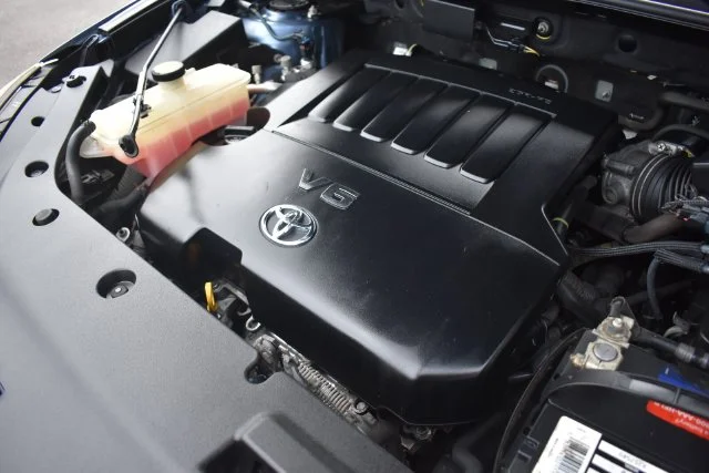 Used 2010 Blue Toyota Limited image 36