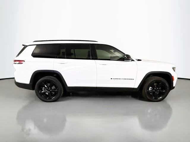 Used 2025 White Jeep Limited image 8