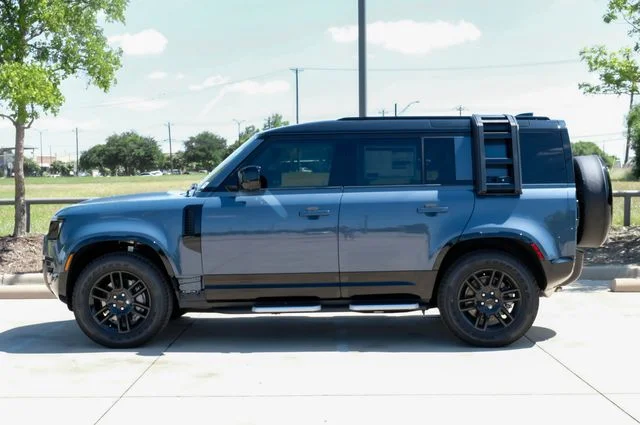 New 2026 Tasman Blue Land Rover X-Dynamic SE image 14