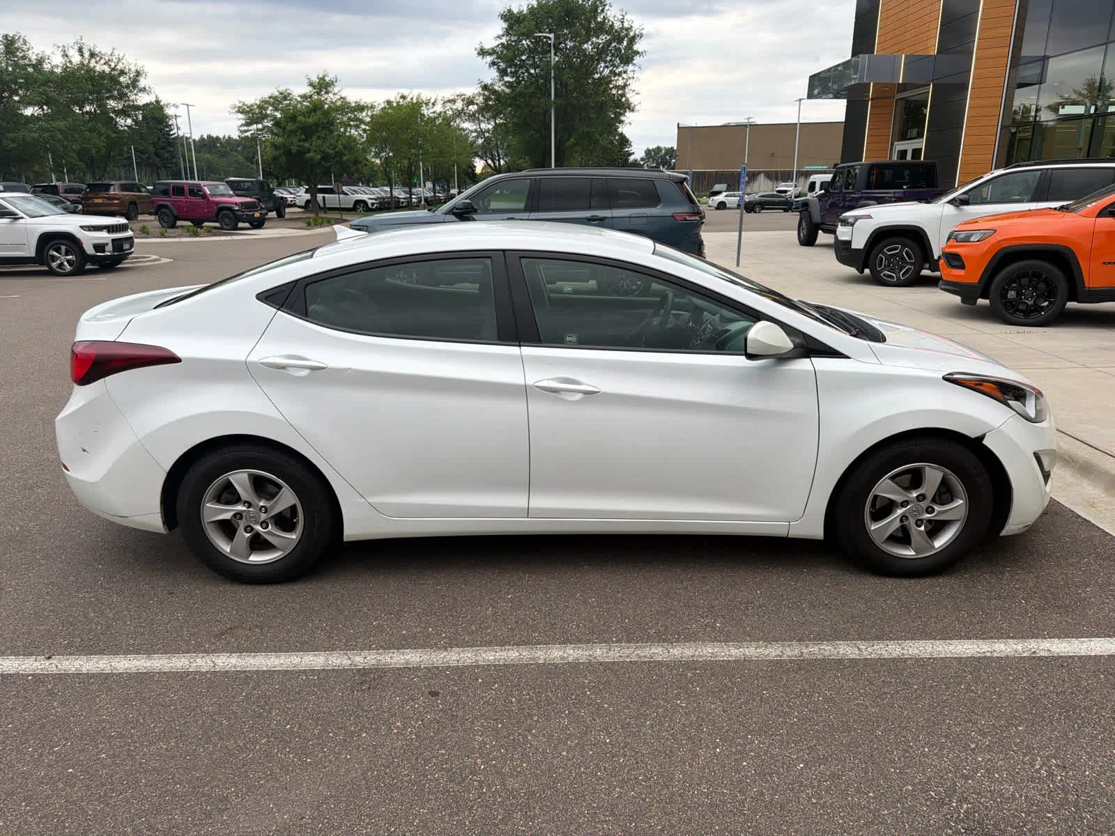 Used 2015 Quartz White Pearl Hyundai SE image 2