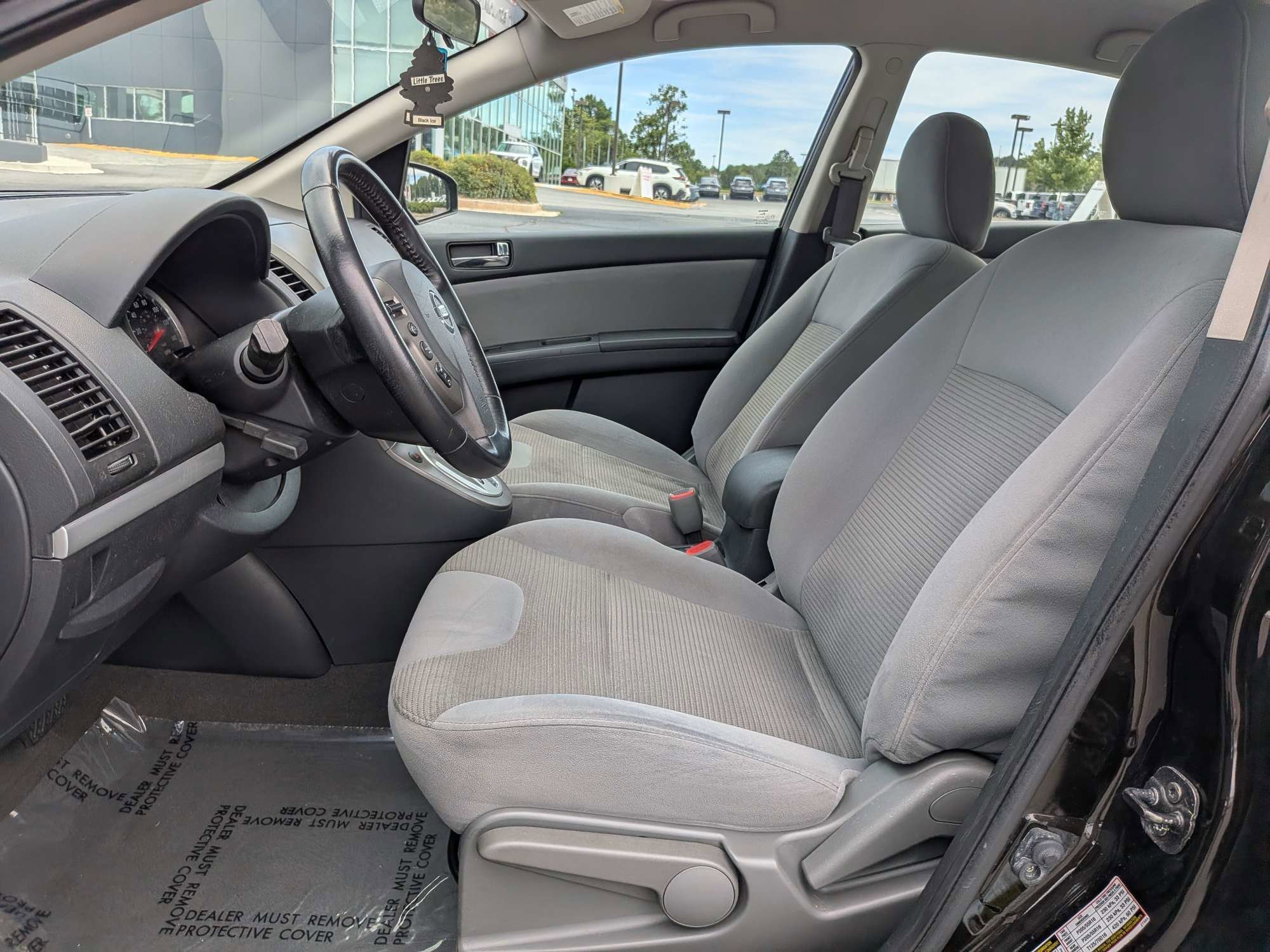Used 2010 Black Nissan 2.0 S image 17
