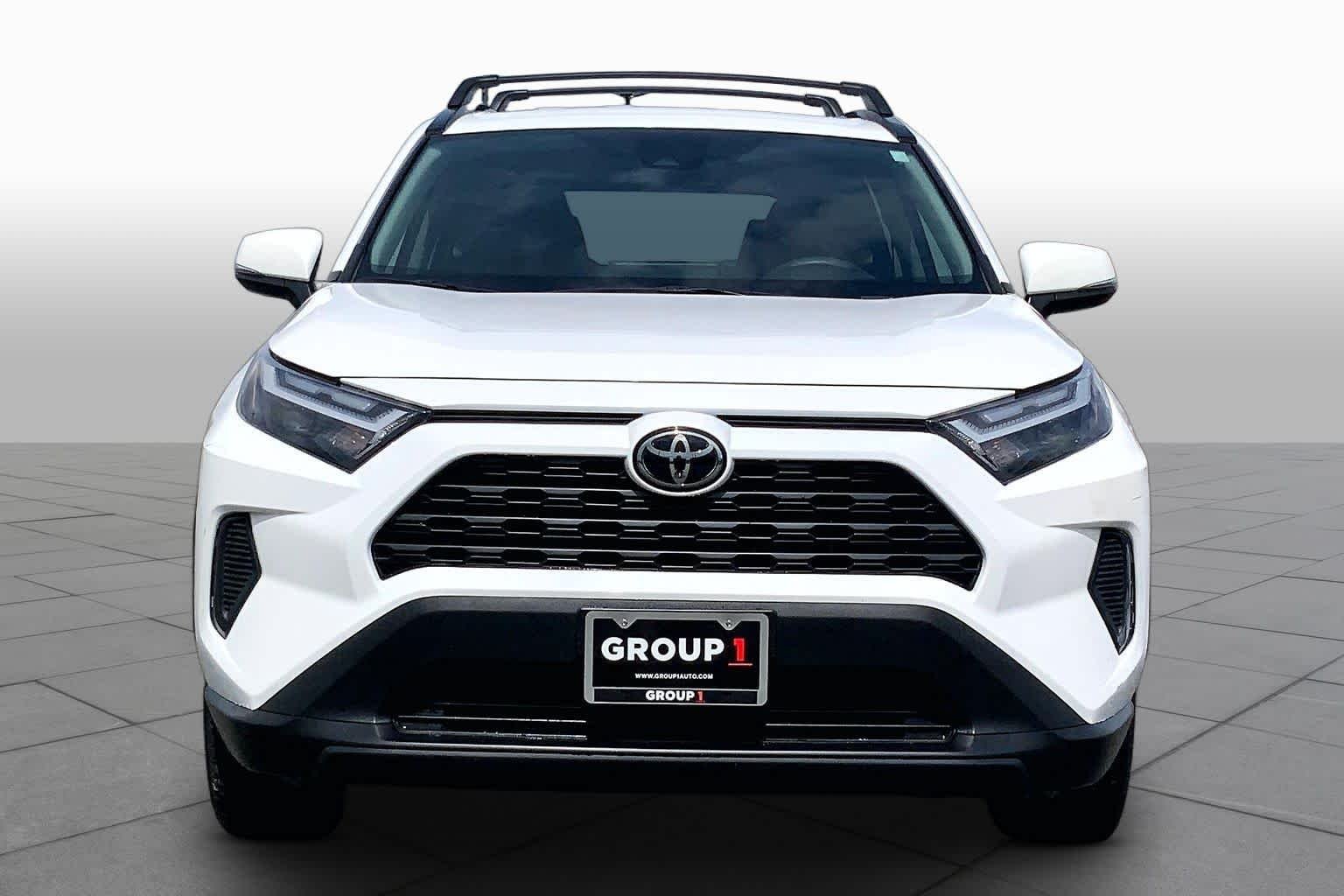 Used 2025 Ice Cap Toyota XLE image 4