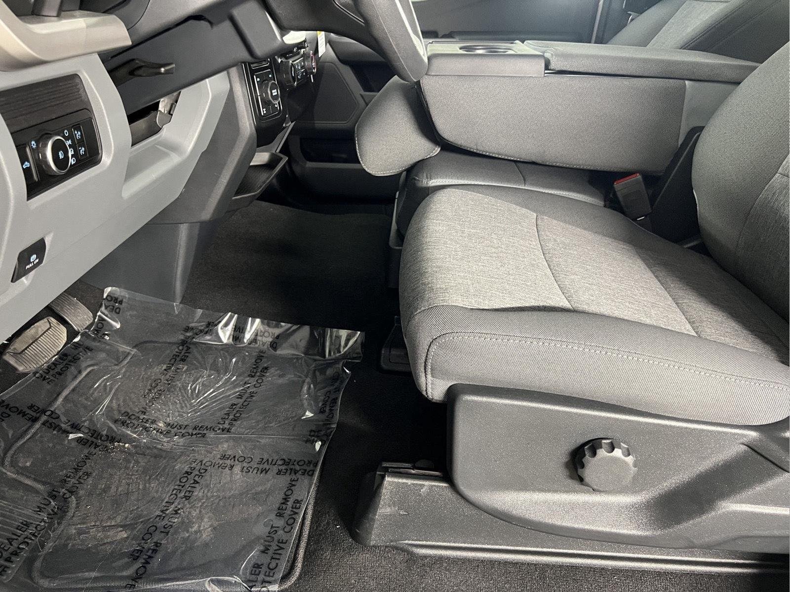 New 2026 Oxford White Ford F-250® XL image 15
