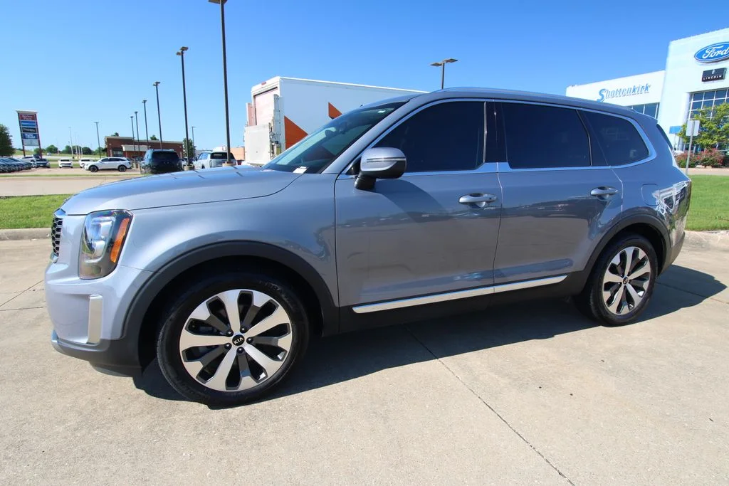 Used 2021 Everlasting Silver Kia EX image 19