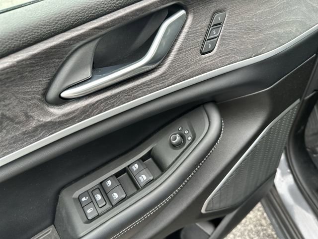 Used 2025 Gray Jeep NA image 17