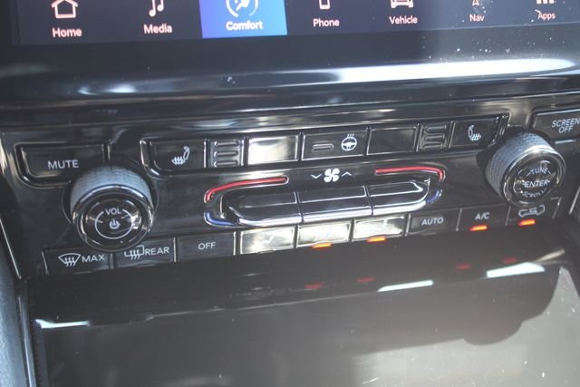 Used 2024 White Jeep Limited image 9