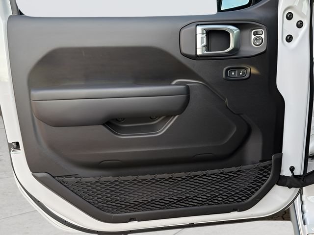 Used 2024 White Jeep Rubicon image 14