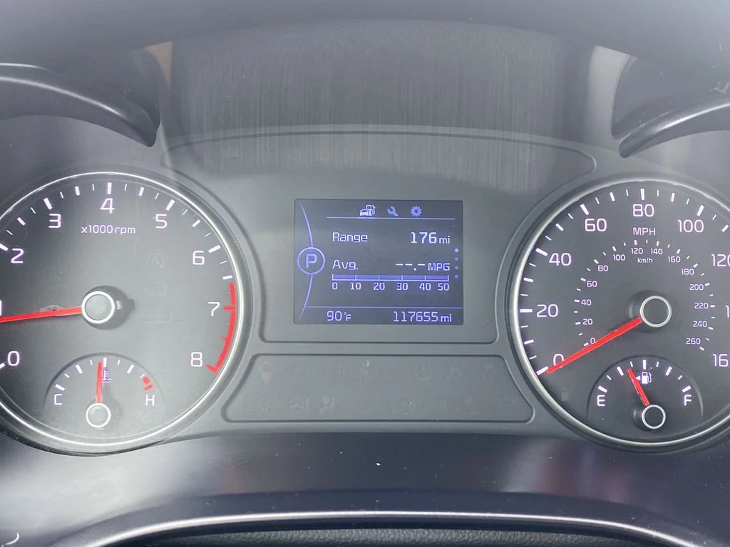 Used 2017 Sparkling Silver Kia LX image 31