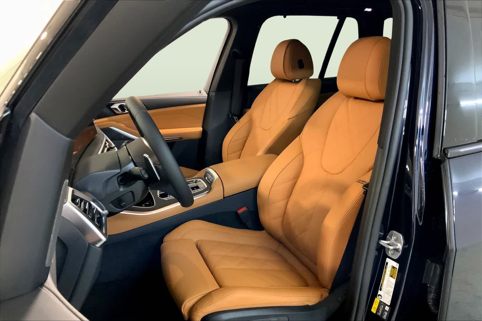 New 2026 Carbon Black Metallic BMW xDrive50e image 9