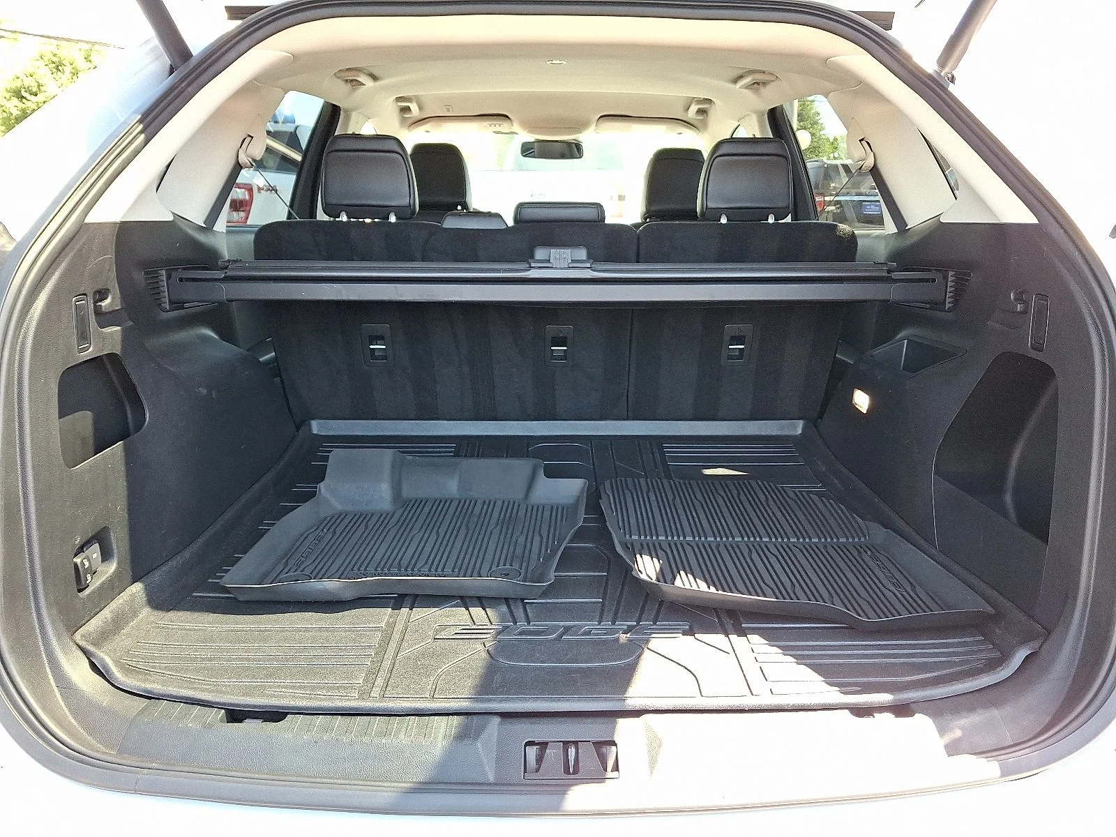 Used 2023 White Ford SEL image 28